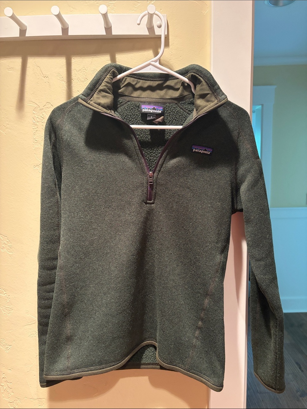 Patagonia women’s Dark Olive Green Half-Zip Fleece Pullover